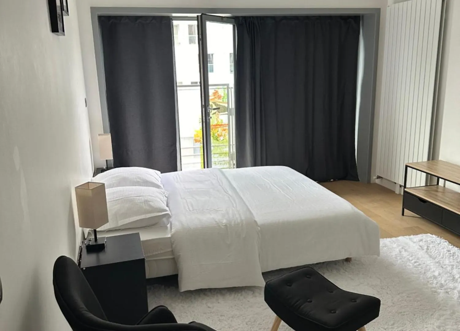 New Upscale 1 Bedroom פריז